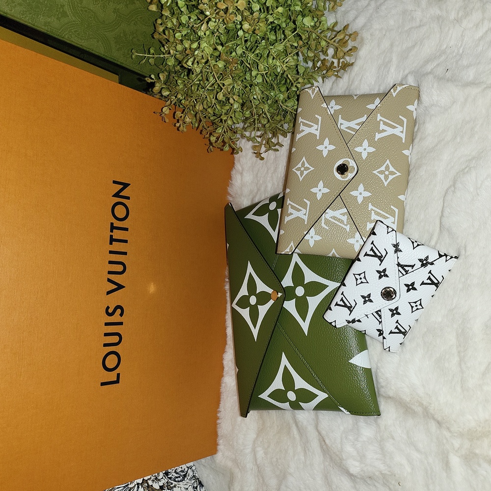 LOUIS VUITTON Monogram Giant Kirigami Pochette Set (3) Never Worn